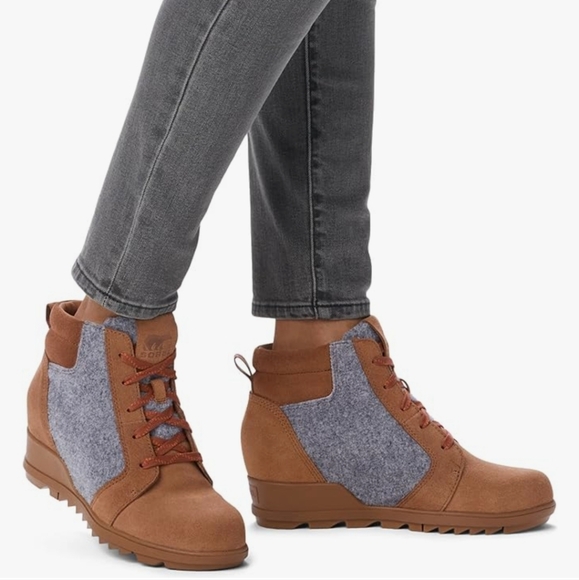 *NEW* SOREL EVIE ANKLE LACE UP WEDGE BOOT. TAN/GREY. SIZE:6.5 - Picture 1 of 13